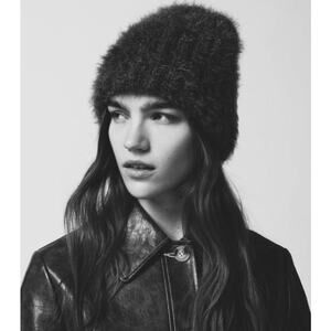 UO Urban Outfitters HAILEY EYELASH BEANIE Fuzzy Cozy Hat Metallic Black NWOT